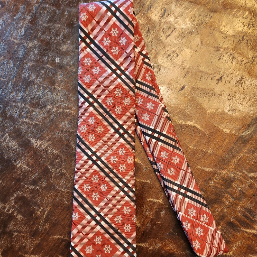 Hallmark Holiday Traditions Christmas HOLIDAY Tie RED plaid with SNOWFLAKES